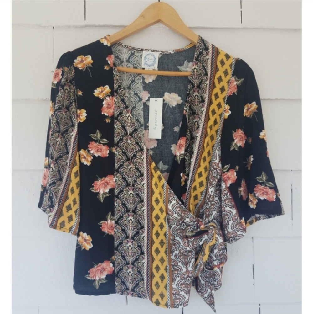 NWT Francesca's Floral Patterned Wrap Top Small